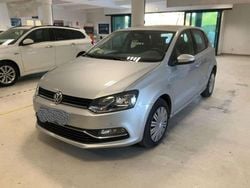 Argento Usata 2016 VW Polo Comfortline Tre volumi | 9500 € (Buon prezzo)