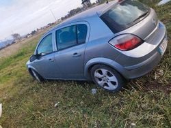 Usata 2005 Opel Astra Tre volumi | 1000 €