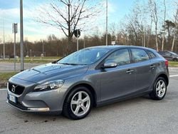 Grigio Usata 2017 Volvo V40 Inscription Tre volumi | 7990 € (Buon prezzo)