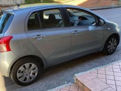 Grigio Usata 2006 Toyota Yaris Sol Tre volumi | 2500 € (Buon prezzo)