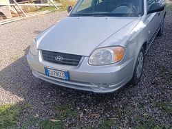 Grigio Usata 2003 Hyundai Accent Tre volumi | 500 €