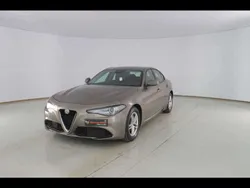 Bronzo Usata 2019 Alfa Romeo Giulia Business Tre volumi | 19.400 € (Ottimo prezzo)