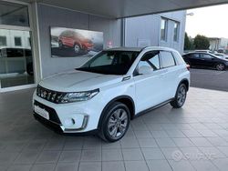 Bianco Usata 2023 Suzuki Vitara Cool Tre volumi | 18.900 € (Buon prezzo)