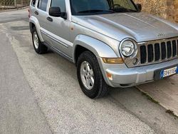Grigio Usata 2005 Jeep Cherokee SUV | 5900 € (Buon prezzo)