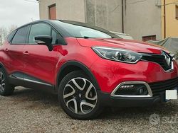 Rosso / metallizzato Usata 2016 Renault Captur Zen SUV | 11.490 € (Cara)