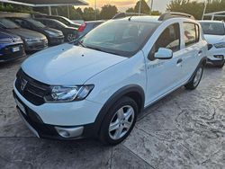 Bianco pastello Usata 2015 Dacia Sandero Prestige Due volumi | 7000 € (Buon prezzo)