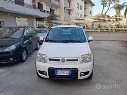 Bianco Usata 2011 Fiat Panda 4x4 Climbing Due volumi | 4999 € (Buon prezzo)