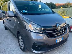 Grigio Usata 2019 Renault Traffic Tre volumi | 15.000 €