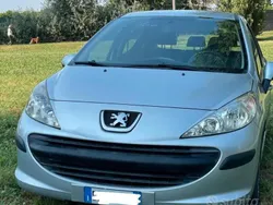 Grigio Usata 2006 Peugeot 207 Tre volumi | 2700 € (Buon prezzo)