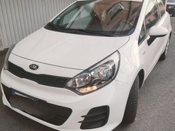 Bianco Usata 2016 Kia Rio Due volumi | 8700 € (Buon prezzo)