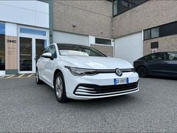 Bianco Usata 2023 VW Golf VIII Life Tre volumi | 21.900 € (Buon prezzo)