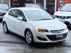 Bianco Usata 2014 Opel Astra Cosmo Tre volumi | 5999 € (Buon prezzo)