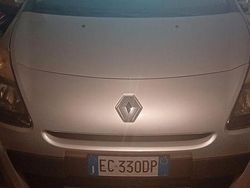 Grigio Usata 2010 Renault Clio II Tre volumi | 4000 € (Buon prezzo)