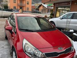 Rosso Usata 2012 Kia Rio Monovolume | 3500 € (Cara)
