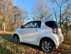 Bianco metallizzato Usata 2009 Toyota iQ Due volumi | 8900 € (Cara)
