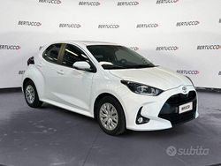 Bianco Usata 2021 Toyota Yaris Hybrid Active Tre volumi | 13.500 € (Super prezzo)