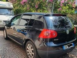 Nero Usata 2005 VW Golf V Due volumi | 900 €
