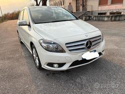 Bianco Usata 2011 Mercedes B180 Monovolume | 6300 €