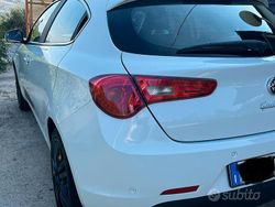 Bianco Usata 2013 Alfa Romeo Giulietta Tre volumi | 9300 € (Molto cara)