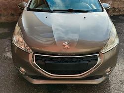 Marrone Usata 2013 Peugeot 208 Active Due volumi | 5500 € (Buon prezzo)