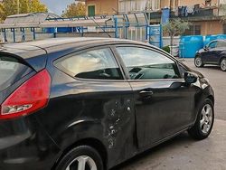 Nero Usata 2010 Ford Fiesta Due volumi | 1300 € (Super prezzo)