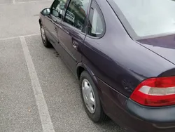 Usata 1997 Opel Vectra Tre volumi | 2000 €