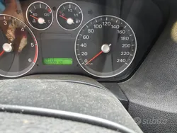 Usata 2005 Ford Focus Tre volumi | 2500 €