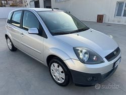 Argento Usata 2008 Ford Fiesta Due volumi | 2500 € (Buon prezzo)