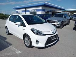 Bianco Usata 2014 Toyota Yaris Hybrid Lounge Tre volumi | 8500 € (Buon prezzo)
