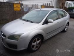 Grigio Usata 2006 Ford Focus Tre volumi | 1800 € (Buon prezzo)