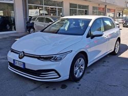 Bianco Usata 2022 VW Golf VIII Life Tre volumi | 18.700 € (Buon prezzo)