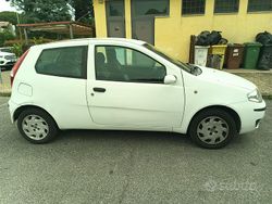 Bianco Usata 2010 Fiat Grande Punto Due volumi | 1500 € (Ottimo prezzo)