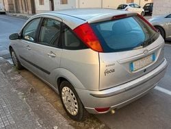 Grigio Usata 2003 Ford Focus Tre volumi | 1200 € (Buon prezzo)