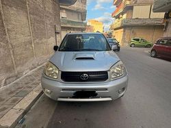 Grigio Usata 2005 Toyota RAV4 SUV | 3400 € (Buon prezzo)