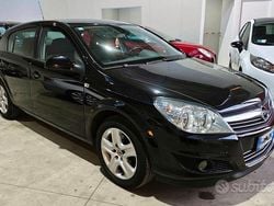 Nero Usata 2010 Opel Astra Tre volumi | 4199 €
