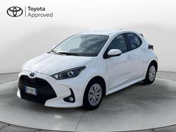 Bianco Usata 2023 Toyota Yaris Hybrid Active Tre volumi | 16.500 € (Buon prezzo)