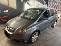 Argento Usata 2008 Opel Zafira Cosmo Monovolume | 1750 € (Buon prezzo)
