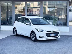 Bianco Usata 2015 Hyundai i20 Tre volumi | 7900 € (Ottimo prezzo)