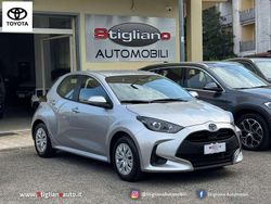 Argento Usata 2025 Toyota Yaris Hybrid Business Edition Tre volumi | 19.899 € (Buon prezzo)