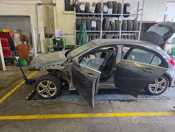 Grigio Usata 2015 Mercedes A180 Tre volumi | 5000 €