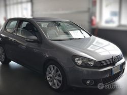 Grigio argento metallizzato Usata 2010 VW Golf VI Highline Tre volumi | 7400 € (Molto cara)