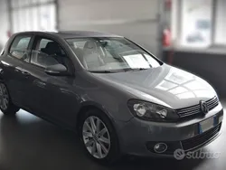 Grigio argento metallizzato Usata 2010 VW Golf VI Highline Tre volumi | 7400 € (Buon prezzo)