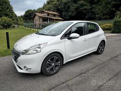 Bianco Usata 2014 Peugeot 208 Due volumi | 6900 € (Buon prezzo)