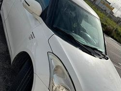 Bianco Usata 2011 Suzuki Swift Due volumi | 2900 €