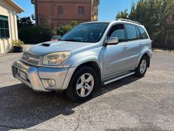 Grigio Usata 2004 Toyota RAV4 Tre volumi | 3700 € (Buon prezzo)