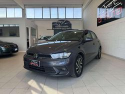 Grigio Usata 2023 VW Polo Life Tre volumi | 16.400 € (Buon prezzo)