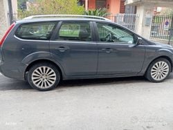Grigio Usata 2009 Ford Focus Station wagon | 2000 € (Buon prezzo)