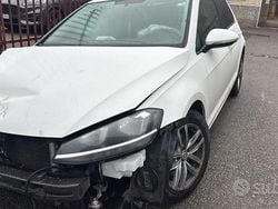 Bianco Usata 2018 VW Golf Tre volumi | 7500 €