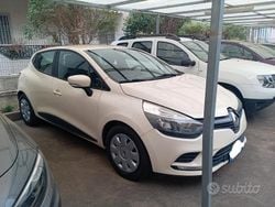 Beige Usata 2016 Renault Clio IV Intens Tre volumi | 5900 € (Buon prezzo)