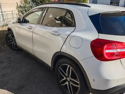 Usata Mercedes GLA200 Night 136 CV (100 kW) 2017 Bianco SUV